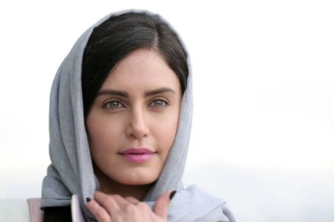 عکسهای جذاب الناز شاکردوست در ساحل خلیج فارس