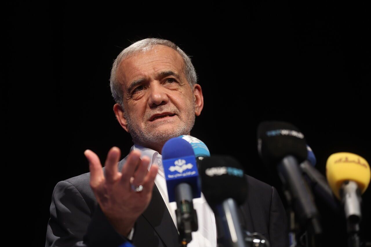 پزشکیان: الان وقت شعار دادن نیست زمان عمل به وعده هاست / اگر براساس حرفهایی که زدهایم، عمل نکنیم، اعتماد و امیدی که در مردم ایجاد کردهایم به ناامیدی و بیاعتمادی تبدیل خواهد شد / مشکلات تحریم، مشکلات اقتصادی، مشکلات قومیتی، مشکلات جنسیتی و ... که هست اول باید حل شود /  برای اجرای این عدالت به اصلاحات نیاز داریم پزشکیان: الان وقت شعار دادن نیست زمان عمل به وعده هاست / اگر براساس حرفهایی که زدهایم، عمل نکنیم، اعتماد و امیدی که در مردم ایجاد کردهایم به ناامیدی و بیاعتمادی تبدیل خواهد شد / مشکلات تحریم، مشکلات اقتصادی، مشکلات قومیتی، مشکلات جنسیتی و ... که هست اول باید حل شود /  برای اجرای این عدالت به اصلاحات نیاز داریم