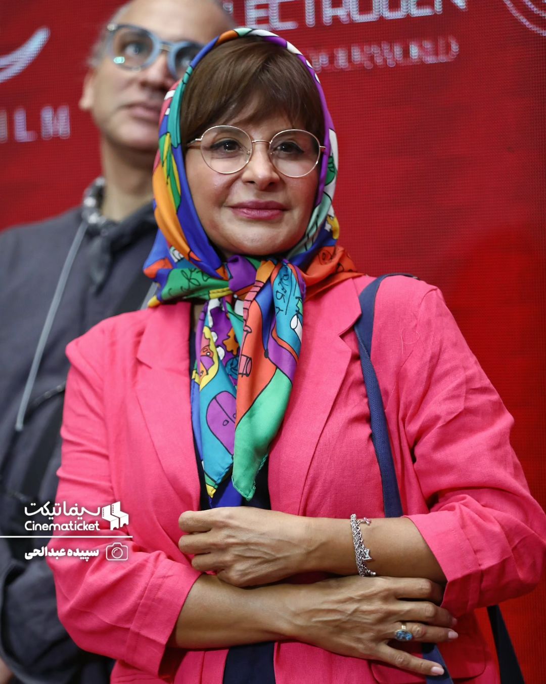 سیما تیرانداز با این استایل به مهمانی مدیری رفت