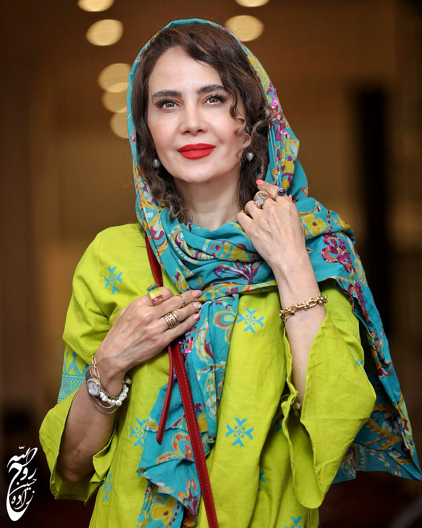 تیپ سنتی و رنگارنگ بازیگر «به کجا جنین شتابان»