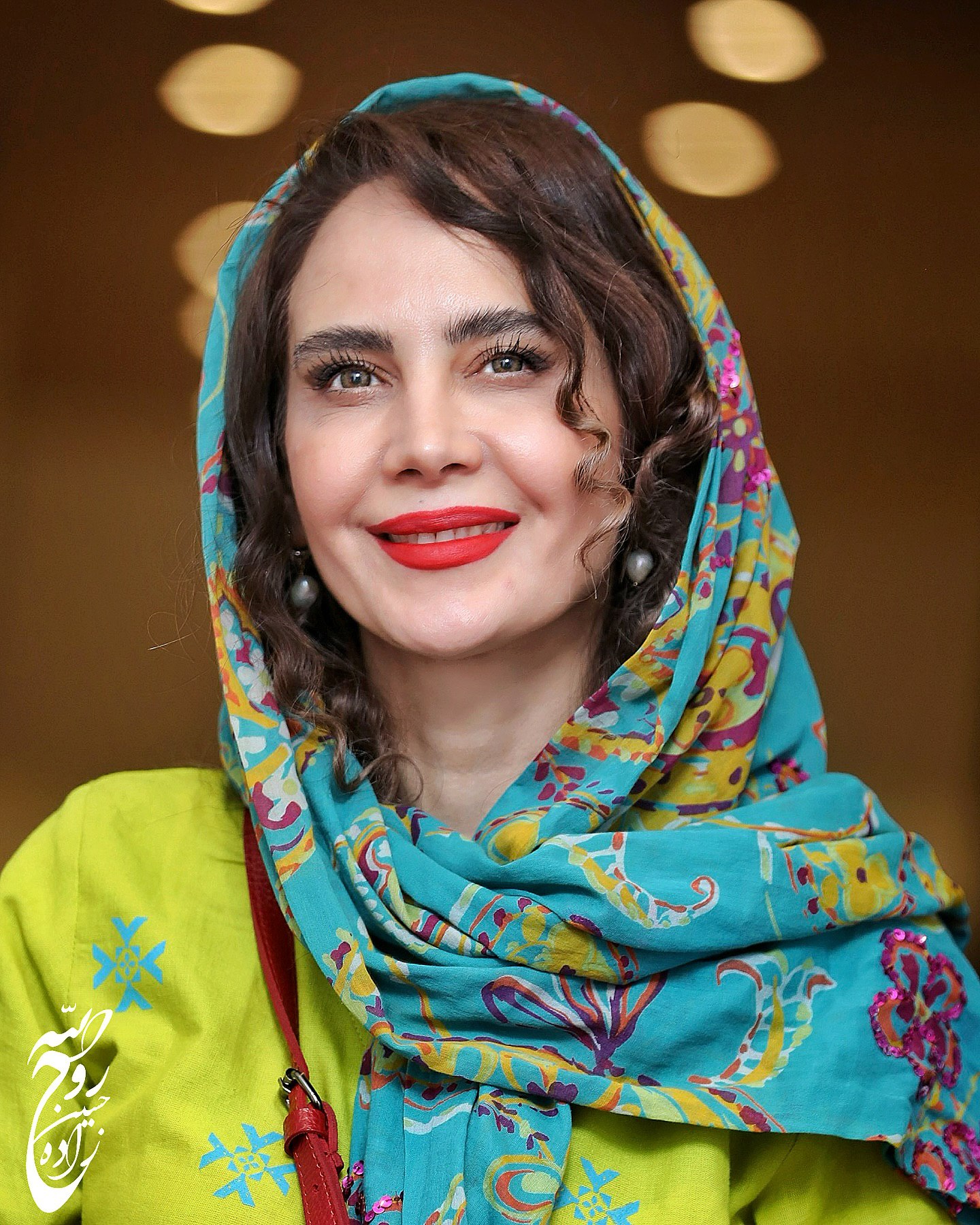 تیپ سنتی و رنگارنگ بازیگر «به کجا جنین شتابان»