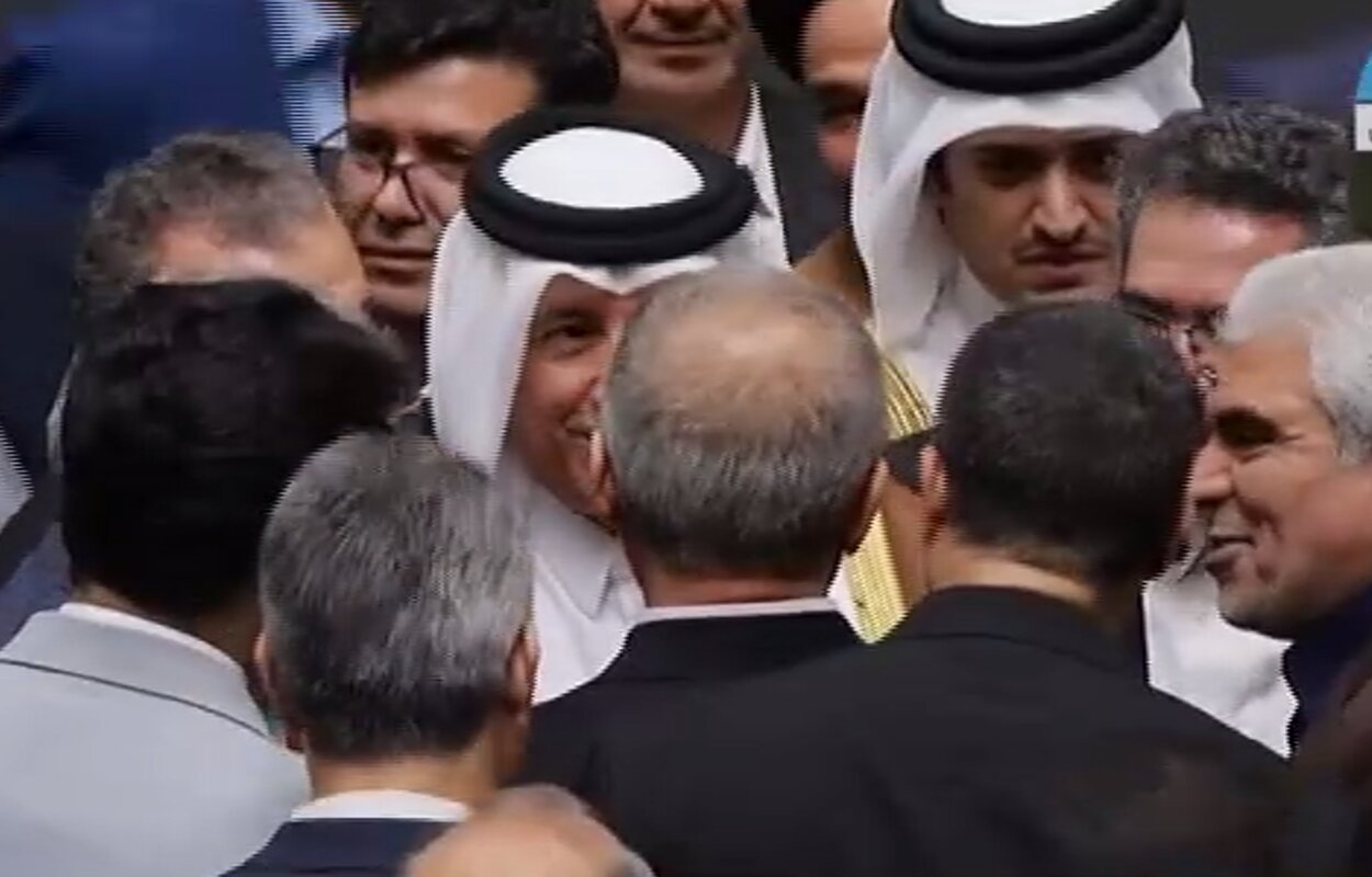 هجوم نمایندگان برای روبوسی با پزشکیان