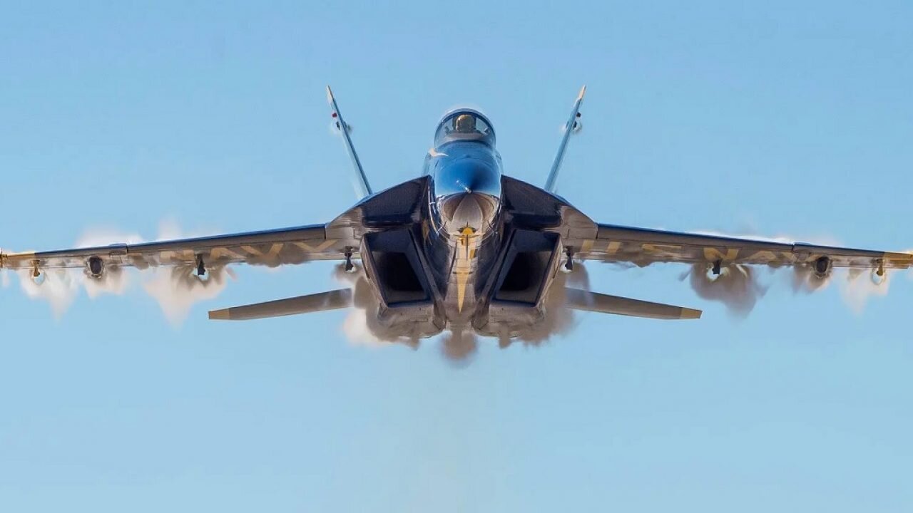 اف ۱۴ یا اف ۱۸؟ رقابت 2 جنگنده افسانهای