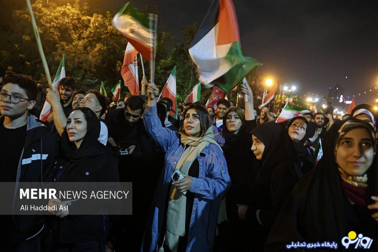 حجاب دختران شادی کننده از حمله موشکی ایران به اسرائیل (عکس) حجاب دختران شادی کننده از حمله موشکی ایران به اسرائیل (عکس)