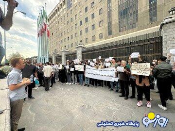 تجمع دانشجویان دانشگاه آزاد/ علت چه بود/ عکس تجمع دانشجویان دانشگاه آزاد/ علت چه بود/ عکس