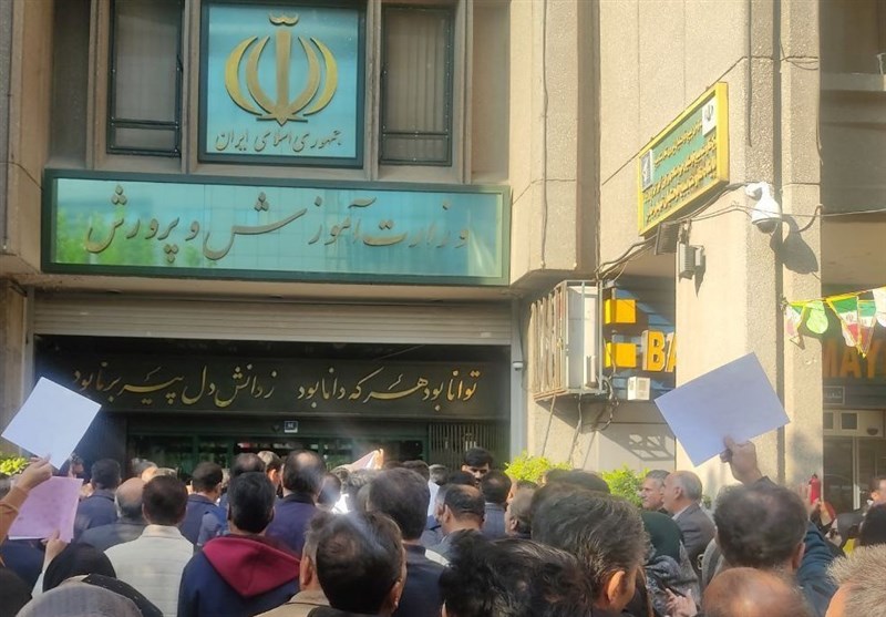 ۶۰ درصد پاداش پایان خدمت معلمان پرداخت نشده است ۶۰ درصد پاداش پایان خدمت معلمان پرداخت نشده است
