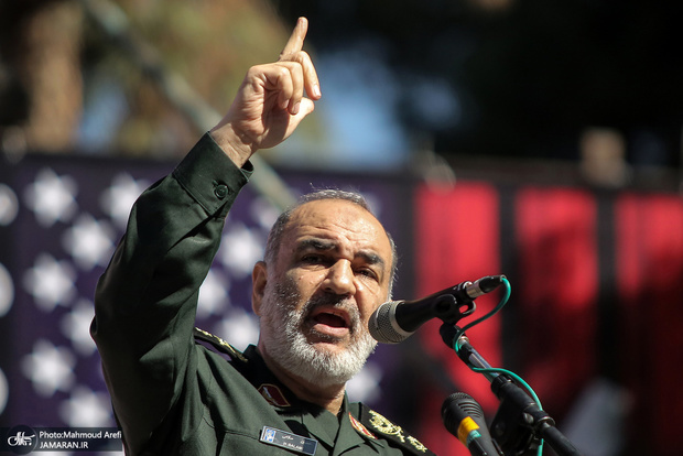 فرمانده سپاه: زنان غزه شبها با حجاب کامل میخوابند