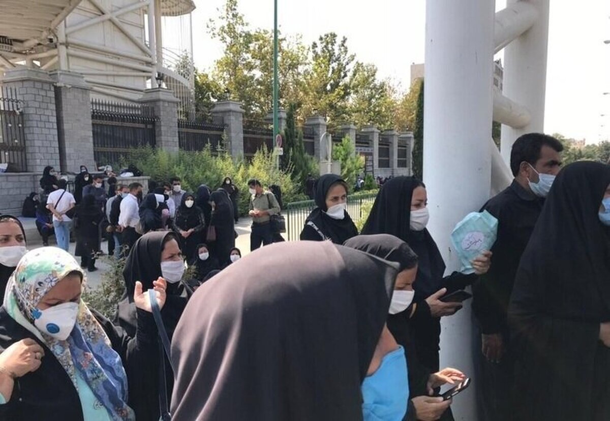 علت تجمع معلمان بازنشسته مقابل مجلس چه بود؟! علت تجمع معلمان بازنشسته مقابل مجلس چه بود؟!