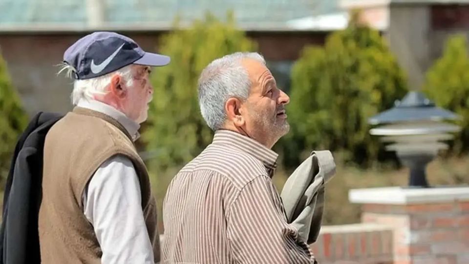 وزیر کار: ۹۵ درصد بازنشستگان در ایران زیر ۶۰ سال سن دارند وزیر کار: ۹۵ درصد بازنشستگان در ایران زیر ۶۰ سال سن دارند