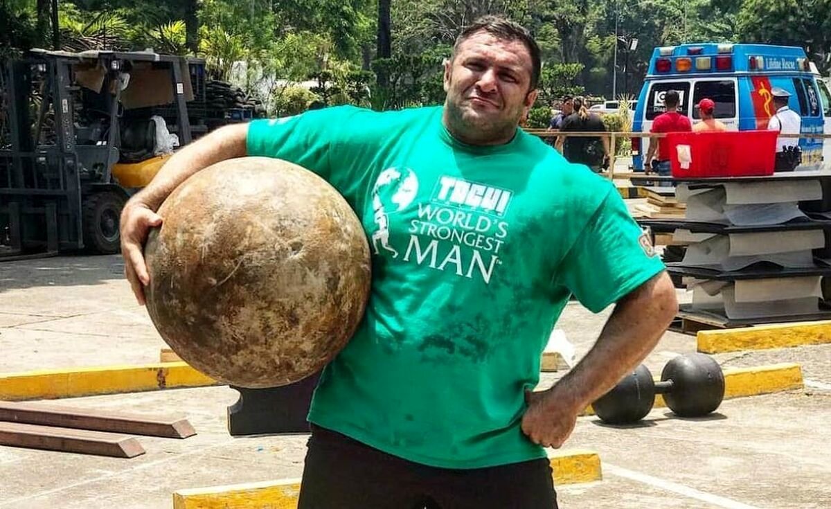 قویترین مرد جهان، جواد خیابانی را با خاک یکسان کرد!