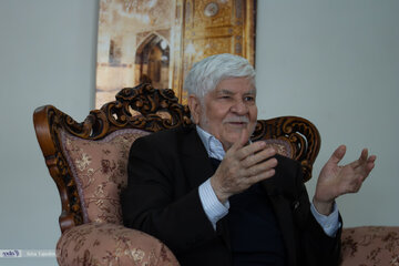 گوگوش با چادر مشکی به دفتر من آمد/ شجریان به من اجازه داد که ربنایش را از تلویزیون پخش کنم/۳۰ قسمت از «هزار دستان» حذف شد گوگوش با چادر مشکی به دفتر من آمد/ شجریان به من اجازه داد که ربنایش را از تلویزیون پخش کنم/۳۰ قسمت از «هزار دستان» حذف شد