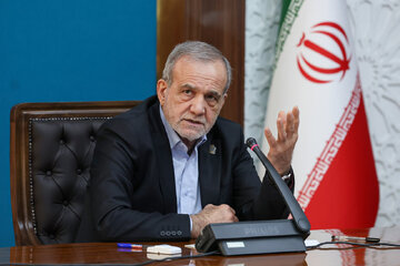 پزشکیان در این روزهای بحرانی چه می کند؟/ او اکنون از حود چهره ای مصمم و کارآمد نشان می دهد پزشکیان در این روزهای بحرانی چه می کند؟/ او اکنون از حود چهره ای مصمم و کارآمد نشان می دهد