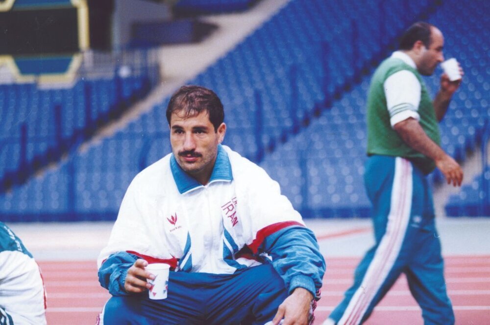 بیرانوند را رها کنید، مگر چه کار کرده؟/خداداد بنده خدا هم زیاد فحش میخورد