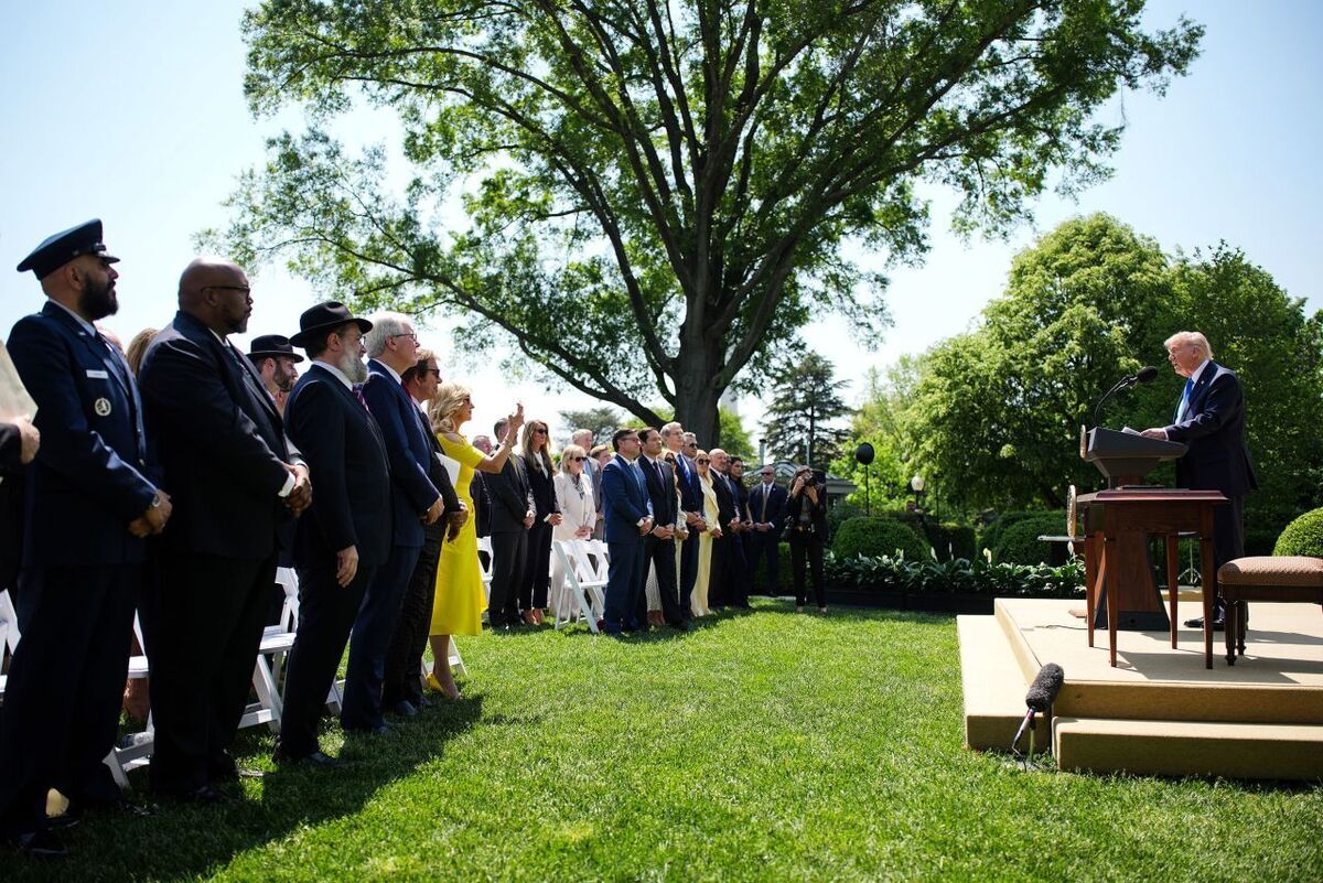 ترامپ: هر کسی که از ایران نفت بخرد، اجازه تجارت با آمریکا را نخواهد داشت