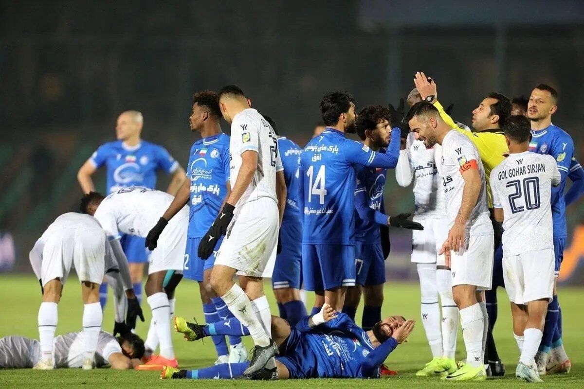 مارک کلاتنبرگ درباره بازی استقلال - ملوان نظر داد؛ آرمین سهرابیان می‌توانست اخراج شود!