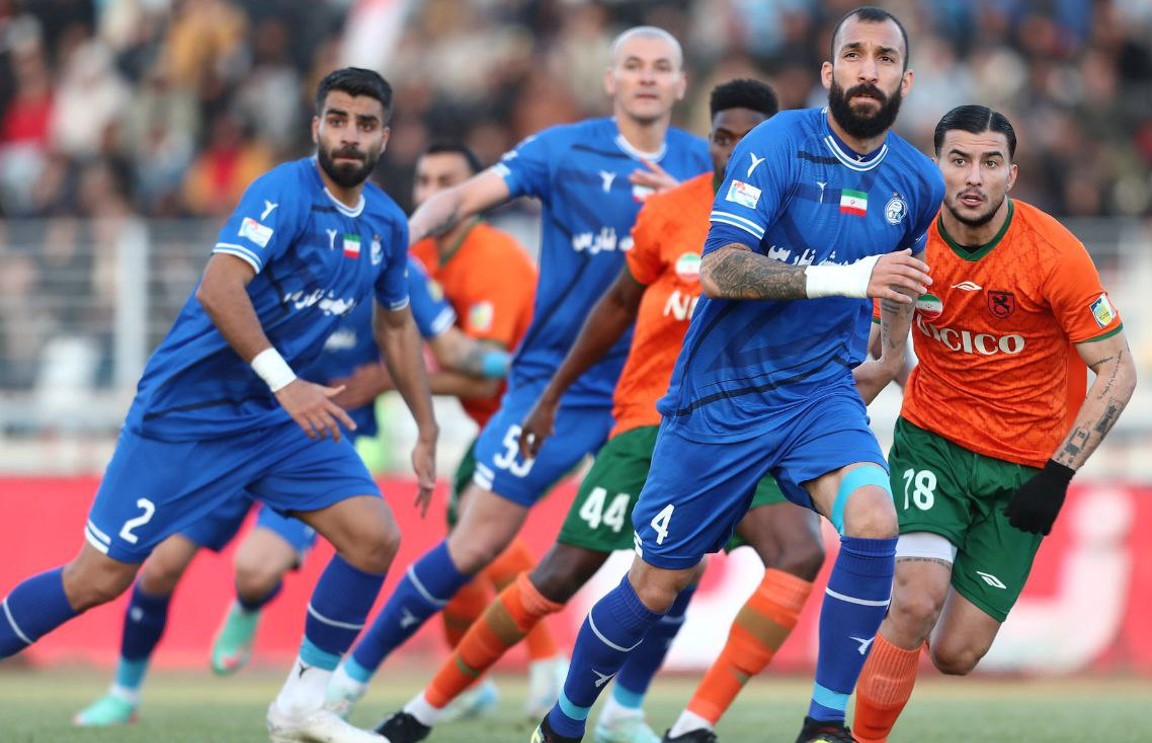 حسین مرادمند مدافع میانی استقلال و روزبه چشمی هافبک دفاعی استقلال تهران و تیم ملی ایران