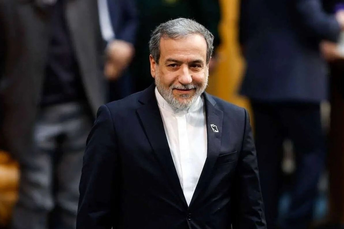 عراقچی : باید مطمئن شویم که در میانه مذاکرات باردیگر هدف حمله آمریکا قرار نگیریم عراقچی : باید مطمئن شویم که در میانه مذاکرات باردیگر هدف حمله آمریکا قرار نگیریم