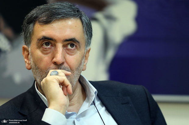 عبدالله گنجی: بعد از جنگ اخیر چند برگ کاغذ در کف خیابان های تهران یافت شده که طلسم با نمادهای یهودی است