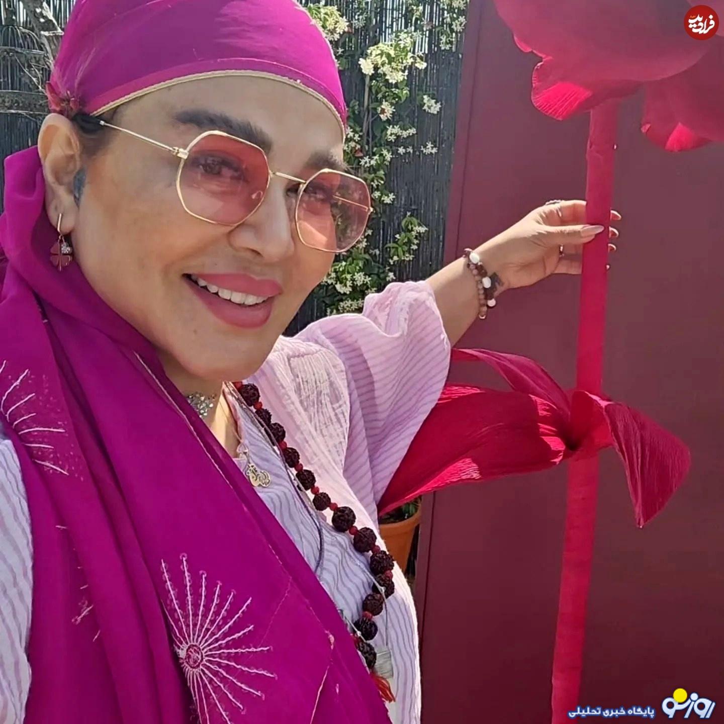 استایل تابستانی بازیگر خانم ۵۲ ساله با شلوار سندبادی استایل تابستانی بازیگر خانم ۵۲ ساله با شلوار سندبادی