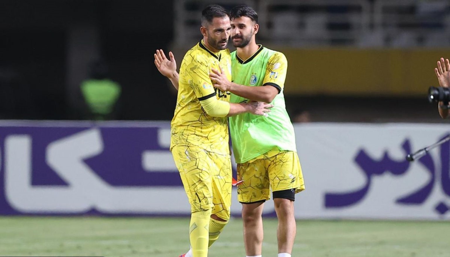 آنتونیو آدان دروازه بان استقلال تهران در بازی با تراکتور در سوپرجام