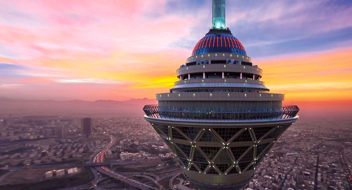 تهرانیها بخوانند / تغییر جدید در برج میلاد تهرانیها بخوانند / تغییر جدید در برج میلاد