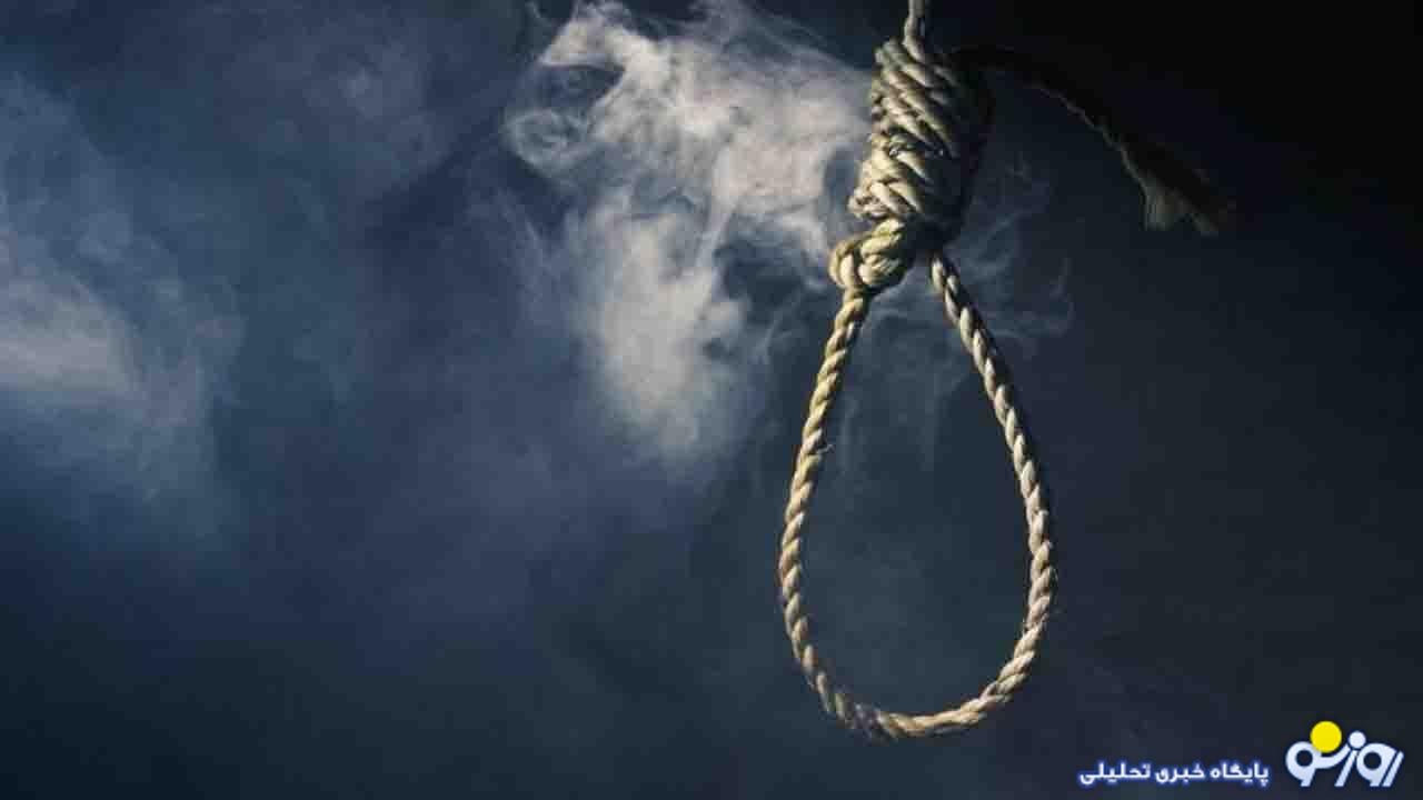 سلفی خانواده مقتول با قاتل به دار آویخته!