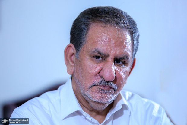 اسحاق جهانگیری: مردم انتظار دارند حاکمیت سایه جنگ را از کشور دور کند/ در عین آمادگی برای جنگ آمادگی، بهتر است با مذاکره مسائل را حل کنیم/ حضور جدی بخش خصوصی واقعی راه نجات اقتصاد ایران است/ برای دور زدن تحریم ها به هرکسی نفت می دهیم که در دنیا بفروشد