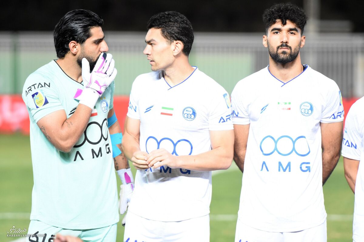 در رختکن اتفاق افتاد؛ تذکر کادر فنی استقلال به رستم آشورماتوف!