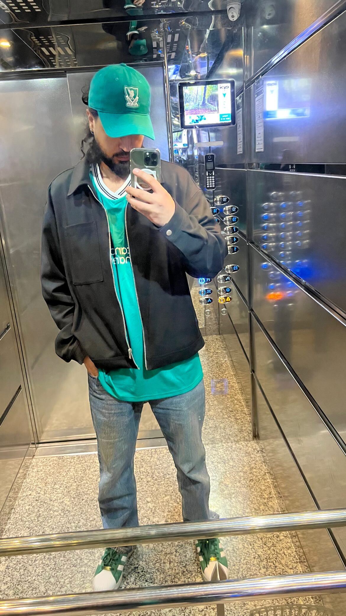 مهرداد صدیقیان با استایل برند ورزشی