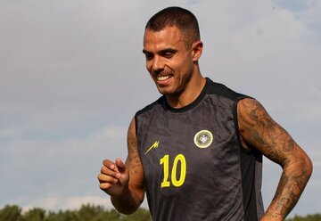 تصویری عجیب از پای مصدوم بازیکن سپاهان تصویری عجیب از پای مصدوم بازیکن سپاهان