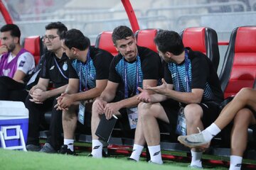 عکس| بهت کاپیتانهای محبوب استقلال روی نیمکت عکس| بهت کاپیتانهای محبوب استقلال روی نیمکت