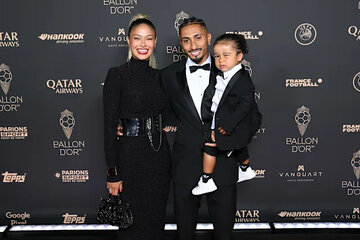 عکس|درخواست ضد یامال همسر رافینیا از هواداران بارسلونا!