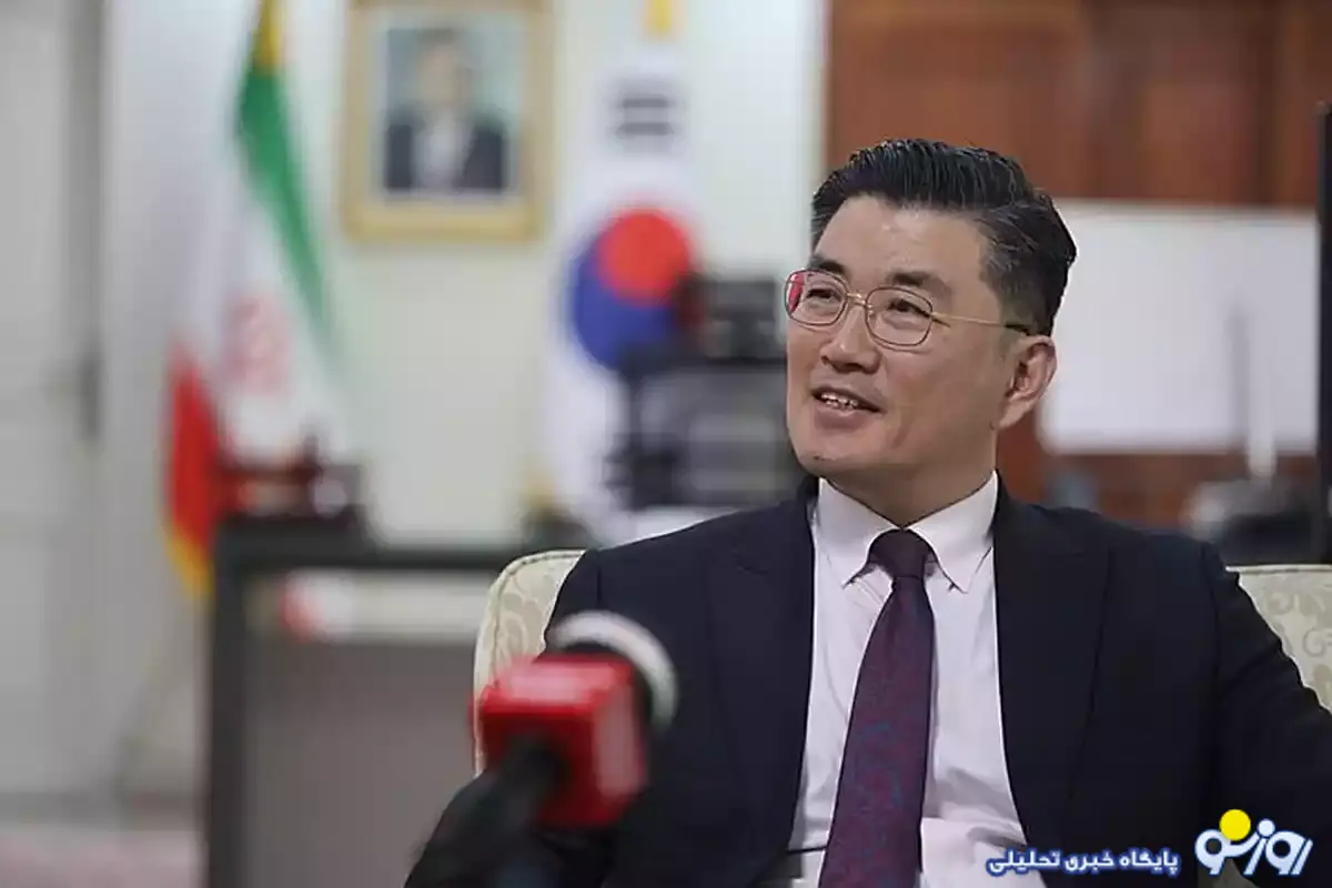 آوازخوانی سفیر کره جنوبی در باغهای انار قم! آوازخوانی سفیر کره جنوبی در باغهای انار قم!