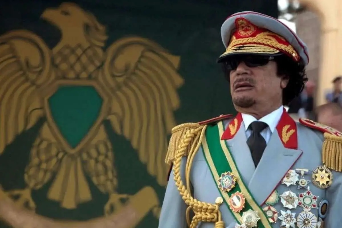 ژست عجیب معمر قذافی