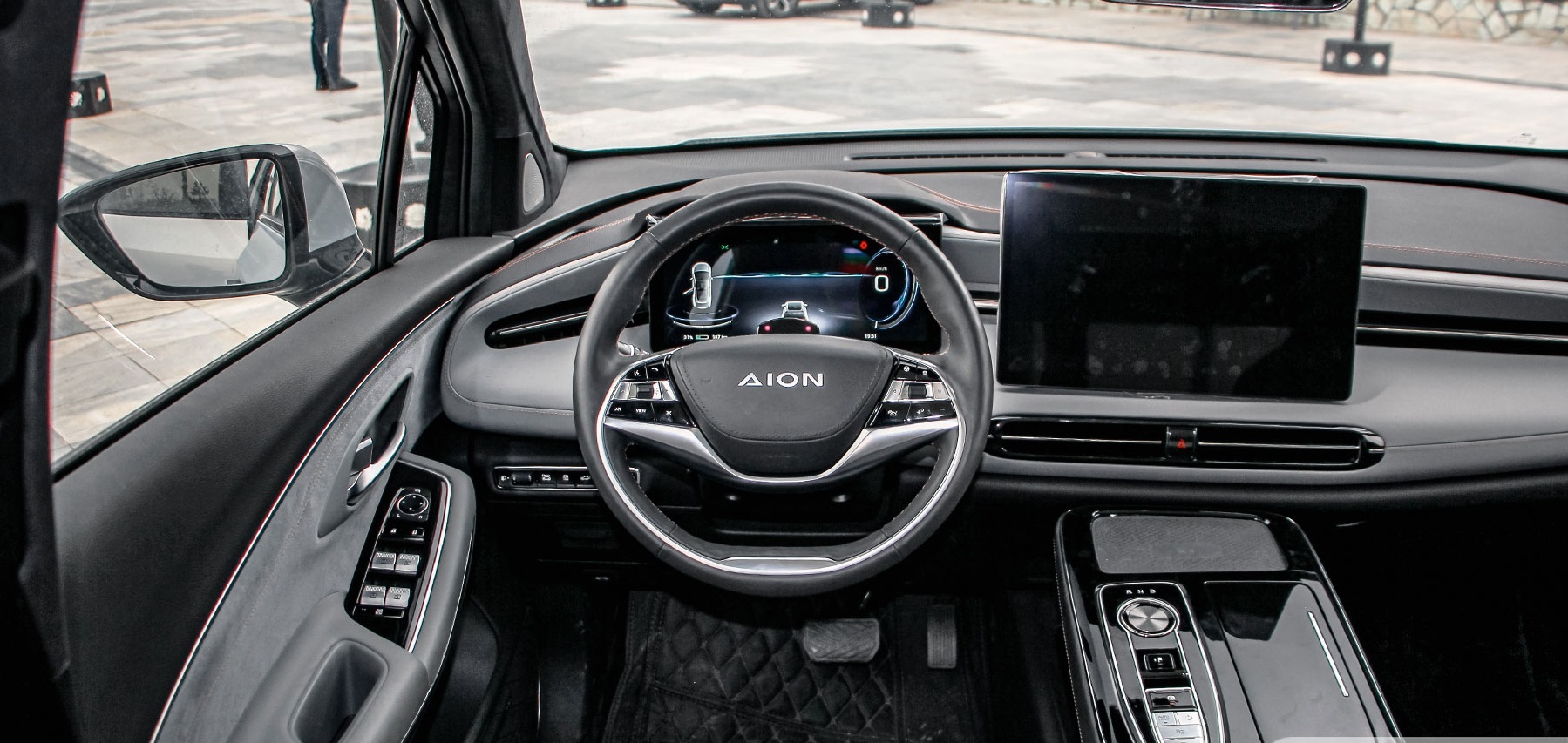 مشخصات خودروی آیون وی پلاس