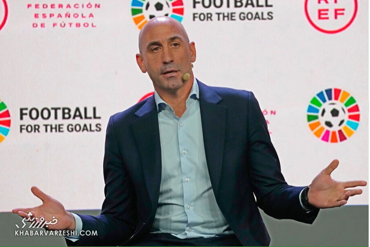 حمله به رییس پیشین فدراسیون فوتبال اسپانیا با تخم مرغ حمله به رییس پیشین فدراسیون فوتبال اسپانیا با تخم مرغ