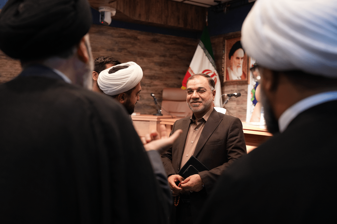 فضائلی، عضو دفتر حفظ و نشر آثار رهبر انقلاب: هرگونه مذاکره با آمریکا منوط به تغییر رفتار بنیادین آنها است / اولویت دادن به مذاکره در شرایط فعلی مردود است، با این حال، رهبر انقلاب در برخی مقاطع، با تحلیل دقیق شرایط، اجازه مذاکرات غیرمستقیم و محدود با آمریکا را صادر کردهاند / رهبر انقلاب چارچوبها و خطوط قرمز اصلی را مشخص میکنند و جزئیات مذاکرات به تیم مذاکرهکننده واگذار میشود فضائلی، عضو دفتر حفظ و نشر آثار رهبر انقلاب: هرگونه مذاکره با آمریکا منوط به تغییر رفتار بنیادین آنها است / اولویت دادن به مذاکره در شرایط فعلی مردود است، با این حال، رهبر انقلاب در برخی مقاطع، با تحلیل دقیق شرایط، اجازه مذاکرات غیرمستقیم و محدود با آمریکا را صادر کردهاند / رهبر انقلاب چارچوبها و خطوط قرمز اصلی را مشخص میکنند و جزئیات مذاکرات به تیم مذاکرهکننده واگذار میشود