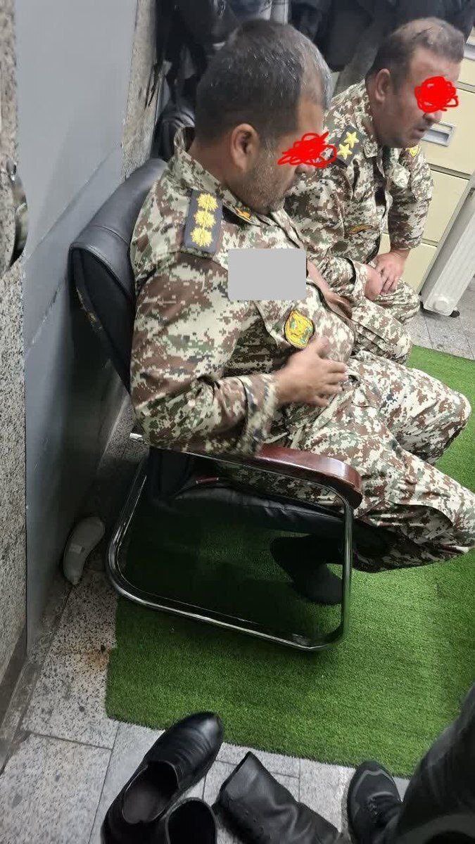 افراد کلیپ مترو تهران با لباس ارتشی افراد کلیپ مترو تهران با لباس ارتشی