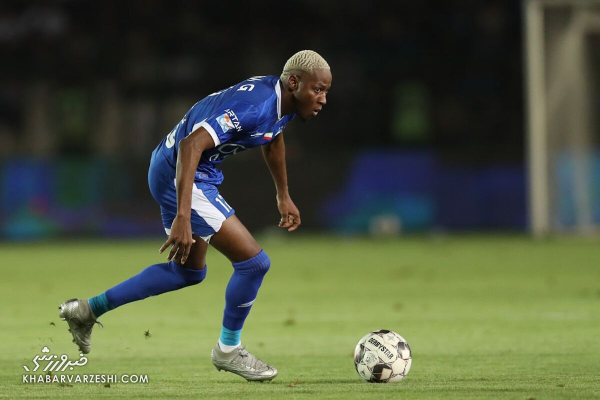 یکی از خارجیهای استقلال به بازی حذفی نمیرسد یکی از خارجیهای استقلال به بازی حذفی نمیرسد