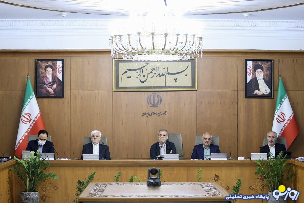 در جلسه هیئت دولت: شرکتها و کارخانجات حسابهاهای خود را در بانکهای استان محل استقرارشان متمرکز کنند در جلسه هیئت دولت: شرکتها و کارخانجات حسابهاهای خود را در بانکهای استان محل استقرارشان متمرکز کنند