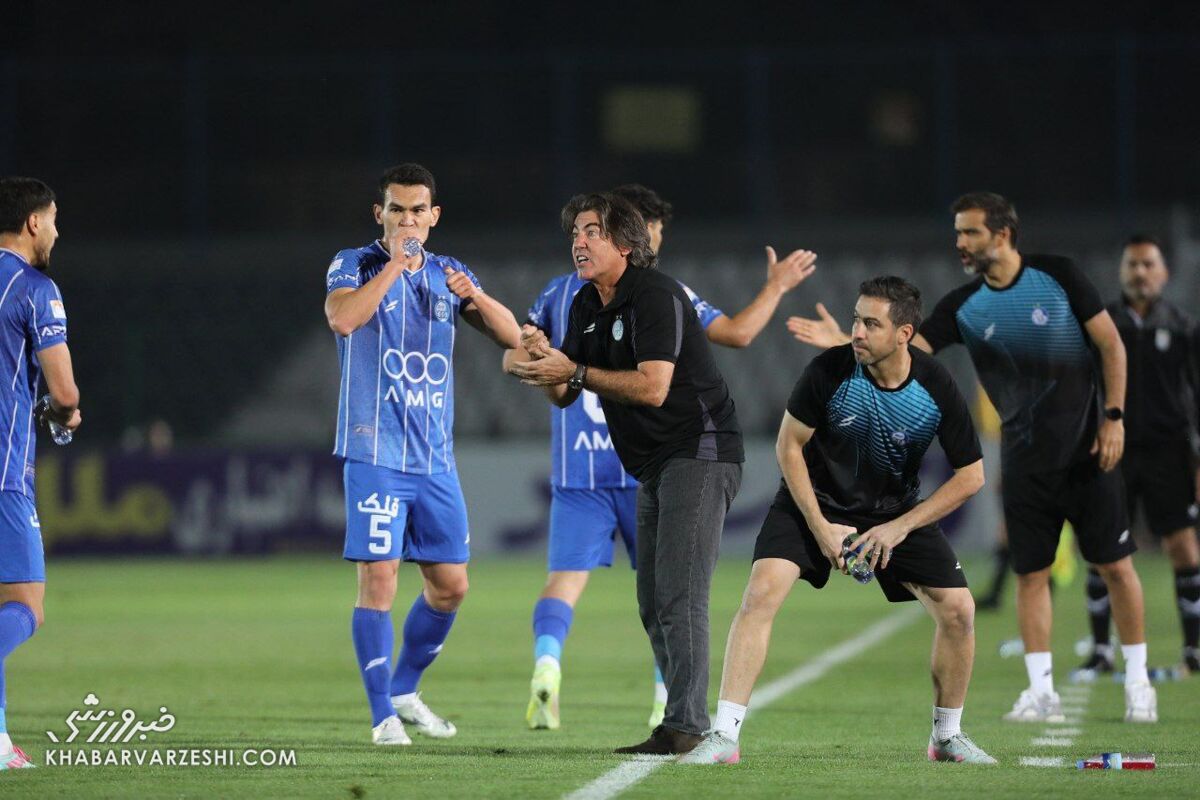 پایان ترکیب ایدهآل؛ ساپینتو مجبور به بازگشت به نیمکت شد پایان ترکیب ایدهآل؛ ساپینتو مجبور به بازگشت به نیمکت شد