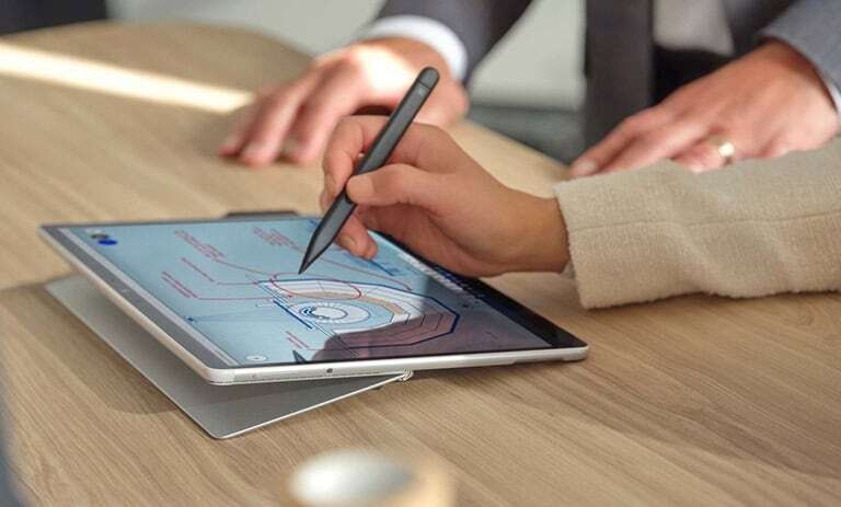 بهترین تبلت برای تریدرها در سال ۲۰۲۵ کدام است؟ تبلت Microsoft Surface Pro ۱۰