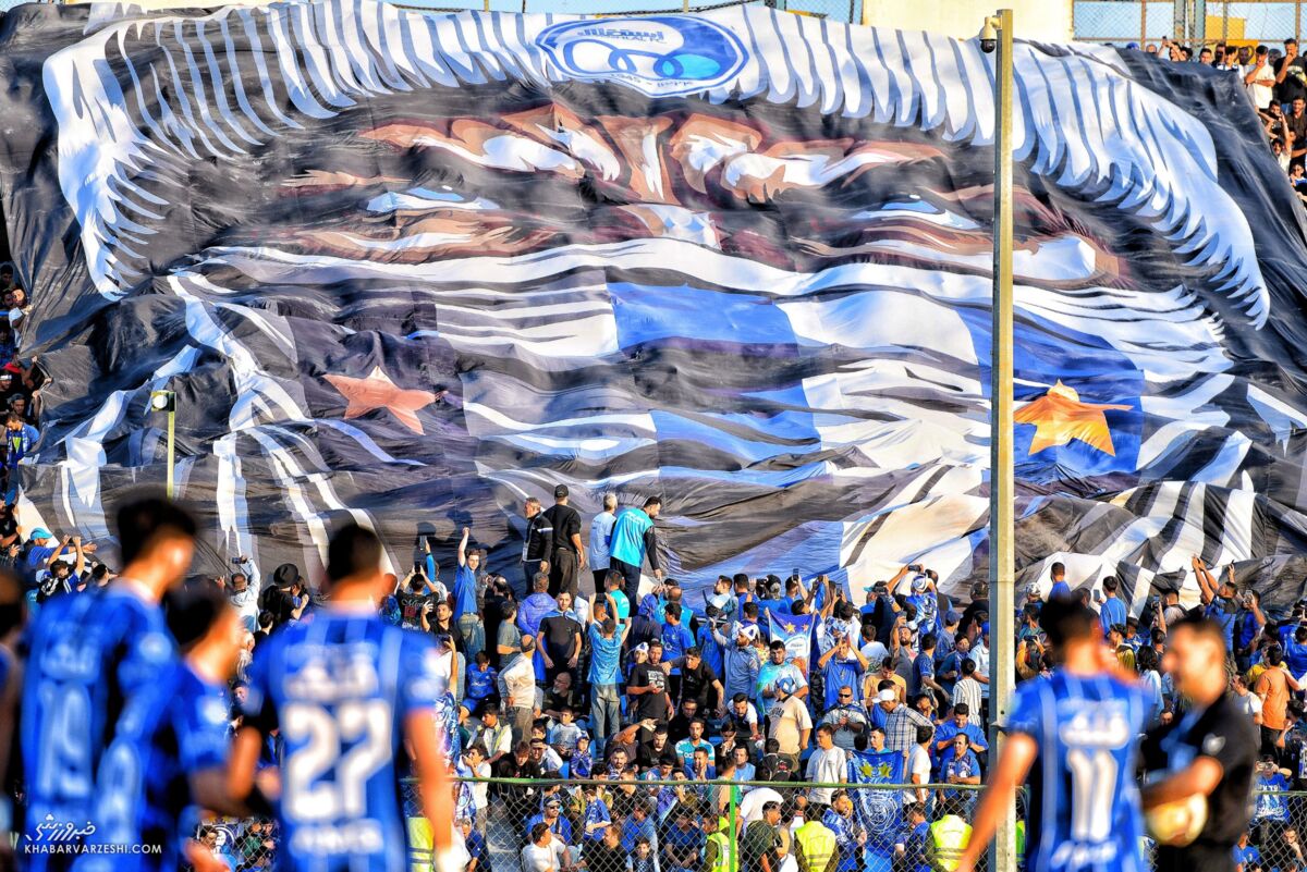 حمله هواداران استقلال به فدراسیون؛ همه کار می‌کنید پرسپولیس دربی را نبازد