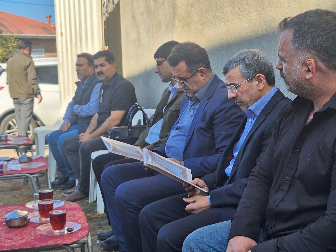 احمدی‌نژاد در منزل خانواده رحیم‌مشایی حاضر شد