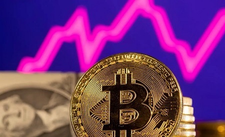 قیمت ریپل، اتریوم و دوج کوین امروز ۱ آذر ۱۴۰۴ و تحلیل بیت کوین