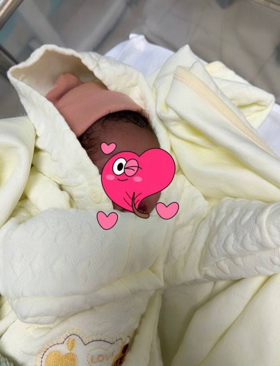 خانواده اندونگ با تولد فرزندش کاملتر شد خانواده اندونگ با تولد فرزندش کاملتر شد