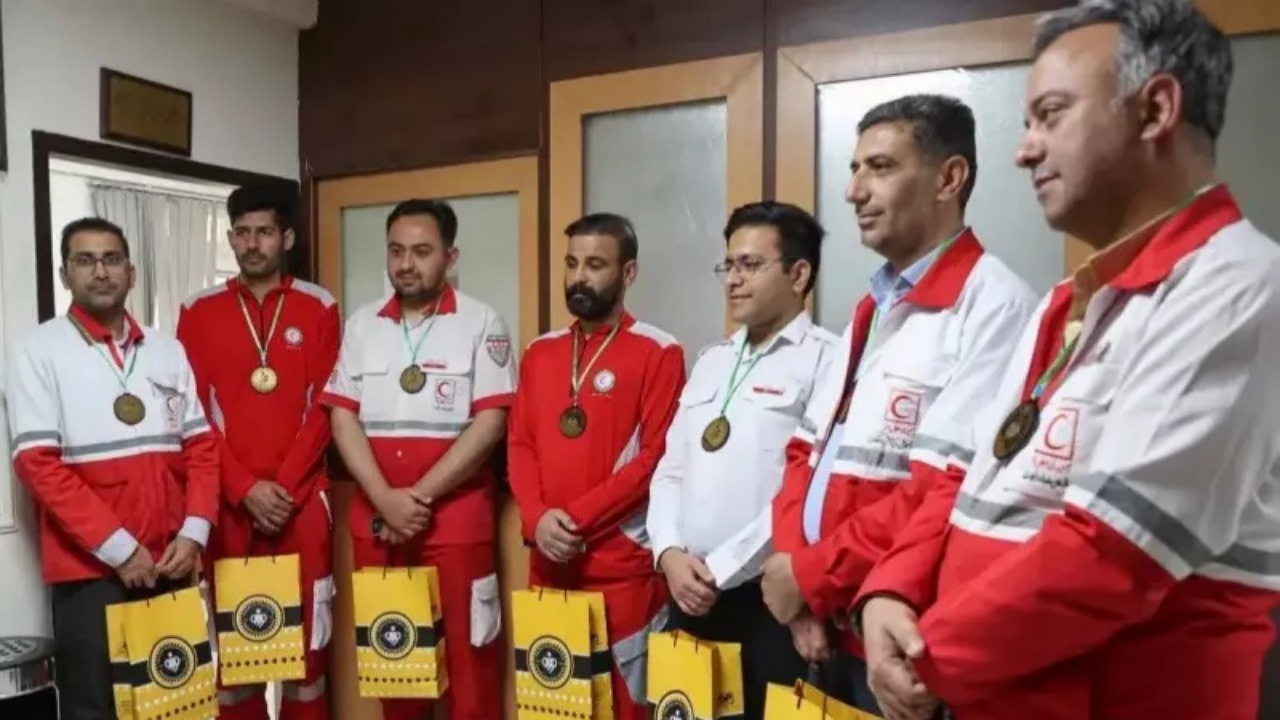 تجلیل باشگاه سپاهان از امدادگران هلال احمر تجلیل باشگاه سپاهان از امدادگران هلال احمر