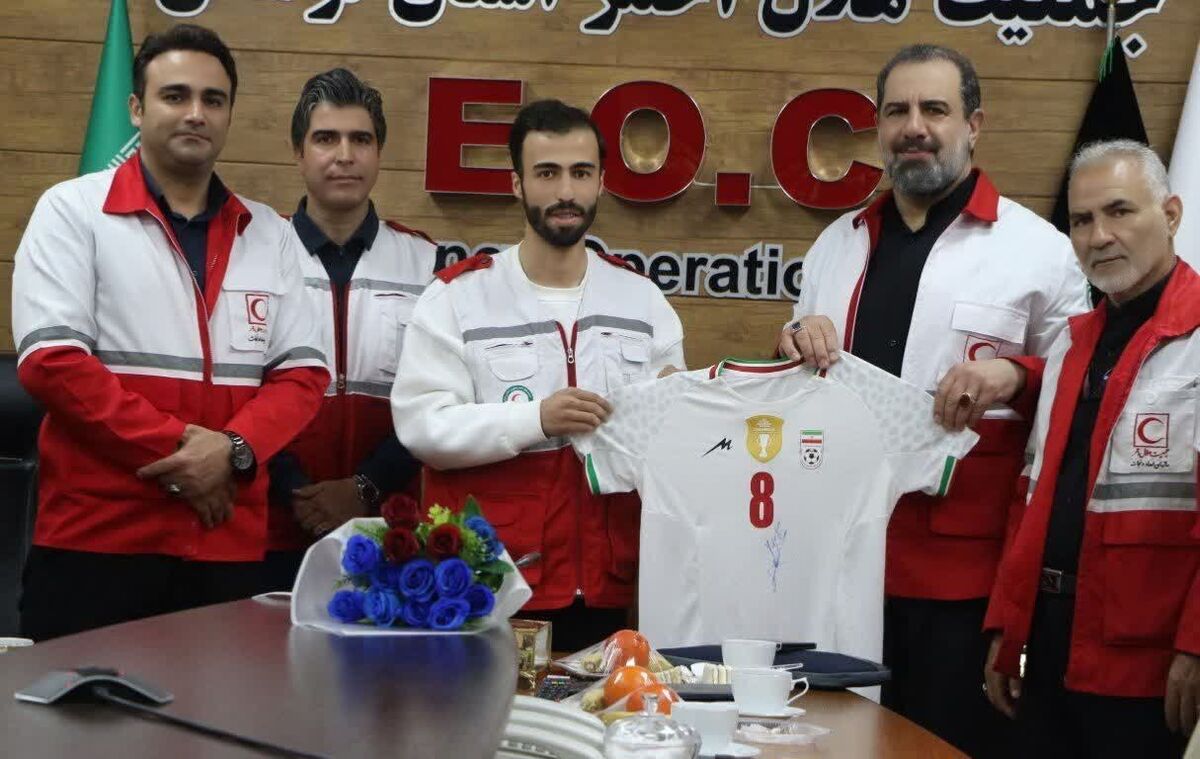 مرد سال فوتسال آسیا در لباس هلال احمر مرد سال فوتسال آسیا در لباس هلال احمر
