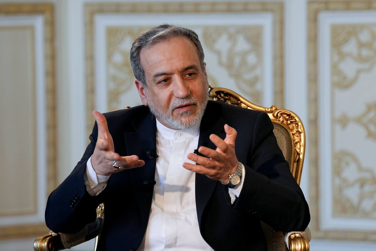 عراقچی: در مذاکرات، دو مرحله پیشبینی شده؛ اول یادداشت تفاهم و بعد توافق نهایی/در یادداشت تفاهم، در همه جبههها از جمله لبنان، خاتمه جنگ اعلام میشود/رفع تحریم و موضوعات هستهای در توافق نهایی بحث میشود / طبق قوانین بینالملل گرفتن عوارض از تنگهٔ هرمز امکانپذیر نیست، اما هزینهٔ خدمات دریافت خواهد شد/فعلا هیچیک از متون منتشره قابل تایید نیست عراقچی: در مذاکرات، دو مرحله پیشبینی شده؛ اول یادداشت تفاهم و بعد توافق نهایی/در یادداشت تفاهم، در همه جبههها از جمله لبنان، خاتمه جنگ اعلام میشود/رفع تحریم و موضوعات هستهای در توافق نهایی بحث میشود / طبق قوانین بینالملل گرفتن عوارض از تنگهٔ هرمز امکانپذیر نیست، اما هزینهٔ خدمات دریافت خواهد شد/فعلا هیچیک از متون منتشره قابل تایید نیست