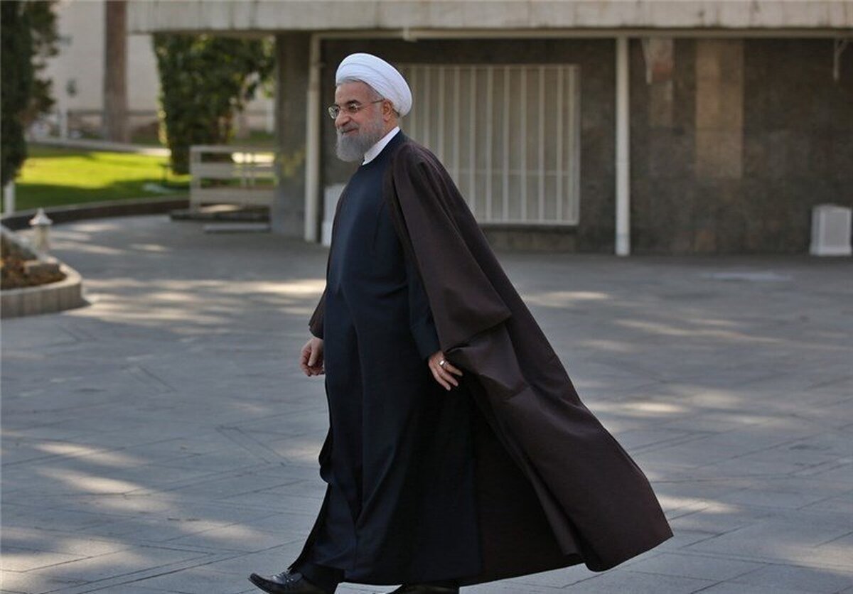 حسن روحانی: رهبر شهید در سخت‌ترین شرایط برابر بزرگترین حمله نظامی، فشار‌ها و خطرات ایستاد